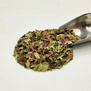 Mélange de plantes médicinales bio pour la circulation sanguine formulé par le Docteur Sammut avec une pelle à thé.