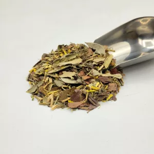 Mélange de plantes médicinales pour infusion hépatique du Docteur Sammut, avec une pelle à thé, pour le nettoyage du foie et de la vésicule biliaire.