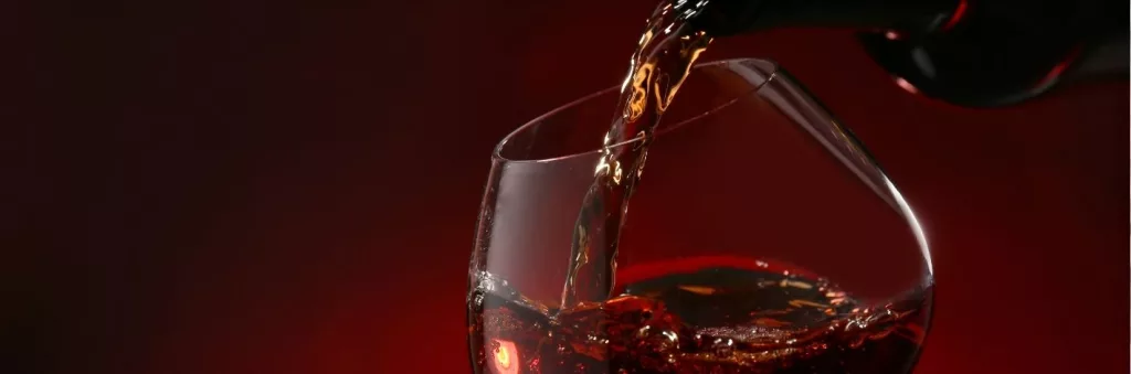 Verre de vin rouge illustrant le French Paradox et les recherches sur la santé cardiovasculaire